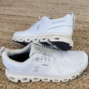 EUC On Cloud Cloud 6 waterproof all day sneakers size 10 women’s